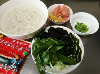 麻辣米線的做法步驟：1