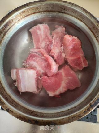 蘿卜瑤柱排骨粥的做法步驟：1