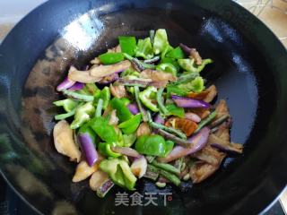 茄子青椒炒肉片的做法步驟：8