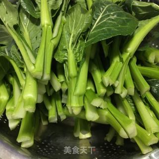 蒜蓉澆汁菜芯的做法步驟：2