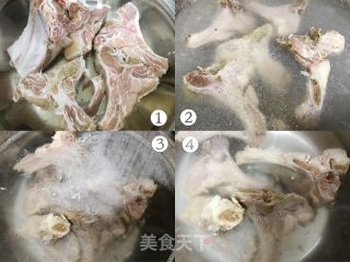 韓式香濃豬脊骨土豆?jié)鉁淖龇ú襟E：1