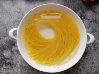 羊排清湯米粉的做法步驟：1