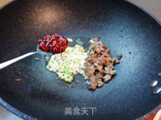 肉末豇豆紅米線的做法步驟：7