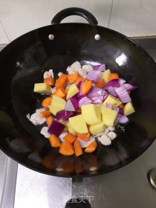 咖喱雞肉飯的做法步驟：3