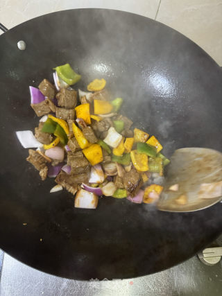 黑椒牛肉粒的做法步驟：11