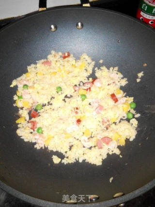 菠蘿海鮮焗飯的做法步驟：6