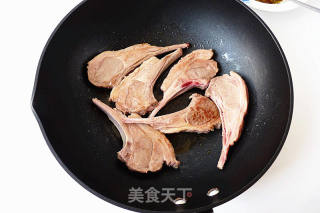 【法國】芥末香草烤羊排的做法步驟：3