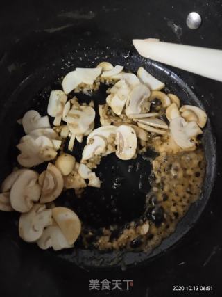 牛奶蒜香鮮蝦意面的做法步驟：7