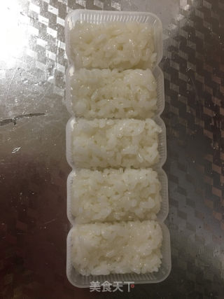 軍艦魚籽鮮蝦壽司的做法步驟：2