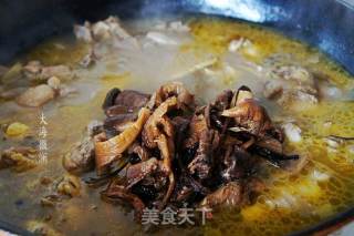 小雞燉蘑菇的做法步驟：7