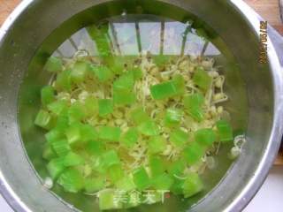 黃豆芽拌萵筍丁的做法步驟：5