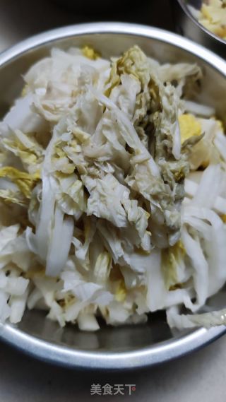 東北酸菜漬粉條的做法步驟：1