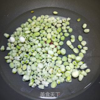 韭菜炒蠶豆的做法步驟：2