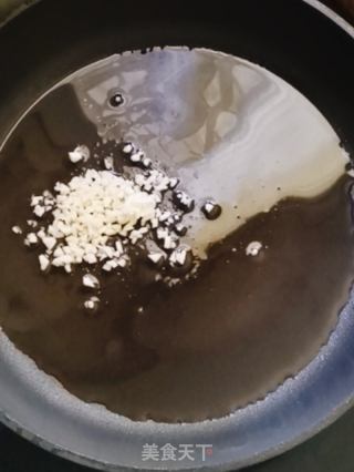 芝香茄汁牛肉意面的做法步驟：3