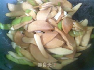 青椒茭白炒圓素雞的做法步驟：12