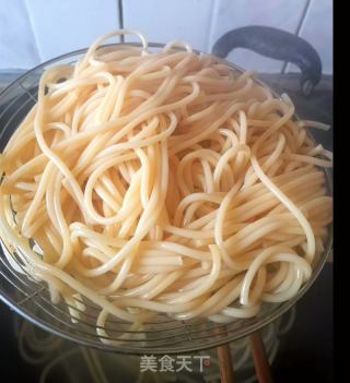 香腸意面的做法步驟：3