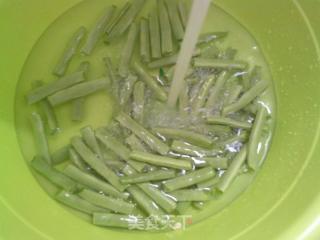 大頭菜絲炒梅豆的做法步驟：2