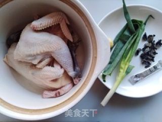三七木耳燉雞湯的做法步驟：1