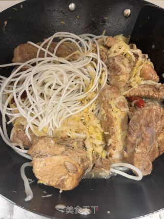 酸菜燉排骨的做法步驟：10