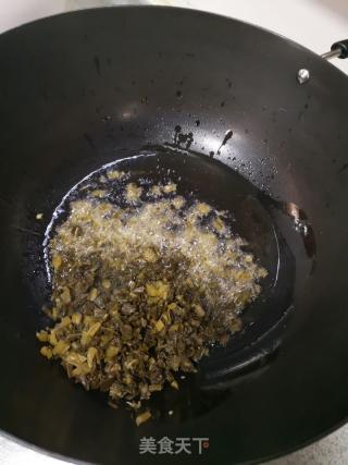酸菜炒苗豆的做法步驟：2