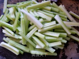 雞絲白醬意面的做法步驟：4