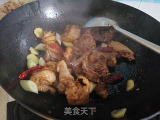 笨雞燉土豆的做法步驟：8
