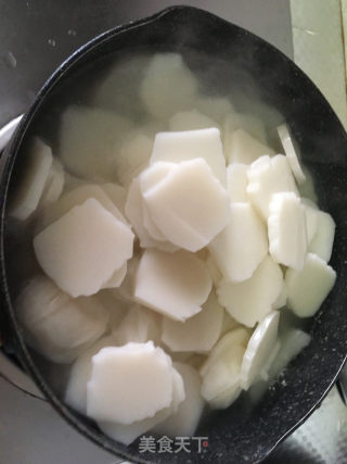 排骨蘿卜湯年糕的做法步驟：3