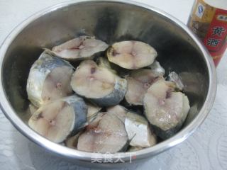 五香熏鲅魚的做法步驟：2
