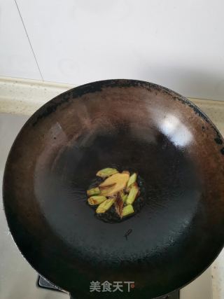 酸菜燉排骨的做法步驟：4