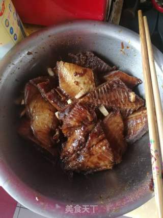 正宗蘇式熏魚(yú)的做法步驟：1