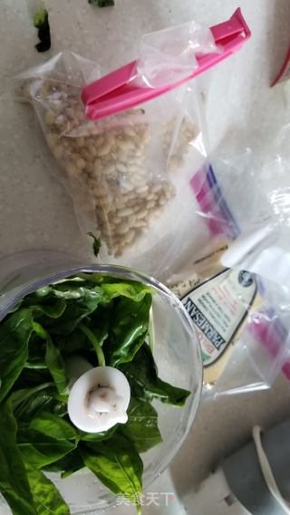 自制羅勒醬意面-便宜好吃的做法步驟：1
