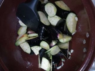 超下飯的東北家常菜～茄子燉土豆的做法步驟：4