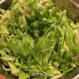 黑胡椒蛋炒意面的做法步驟：2