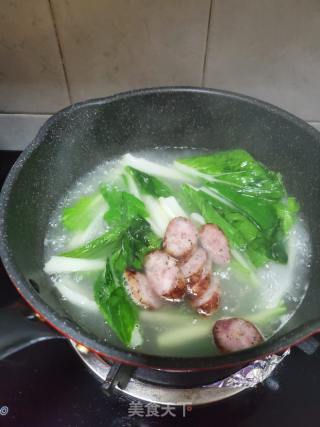 黑椒香腸煮烏冬面的做法步驟：8