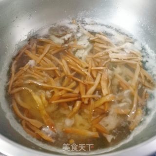 黃花菜肉片湯的做法步驟：8