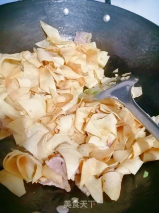 尖椒干豆腐的做法步驟：4