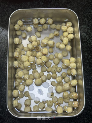 芋頭蓮子銀耳羹的做法步驟：2
