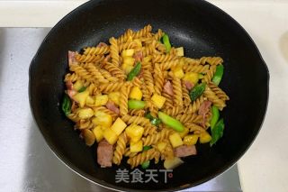 菠蘿蘆筍意面的做法步驟：7