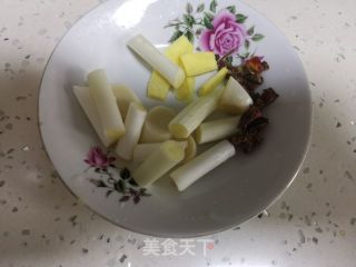 五花肉燉酸菜的做法步驟：4