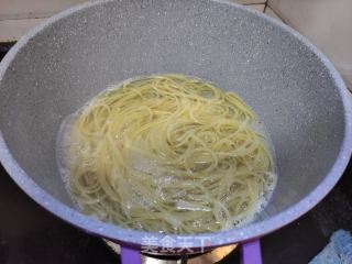 小蝦番茄醬意大利面的做法步驟：4