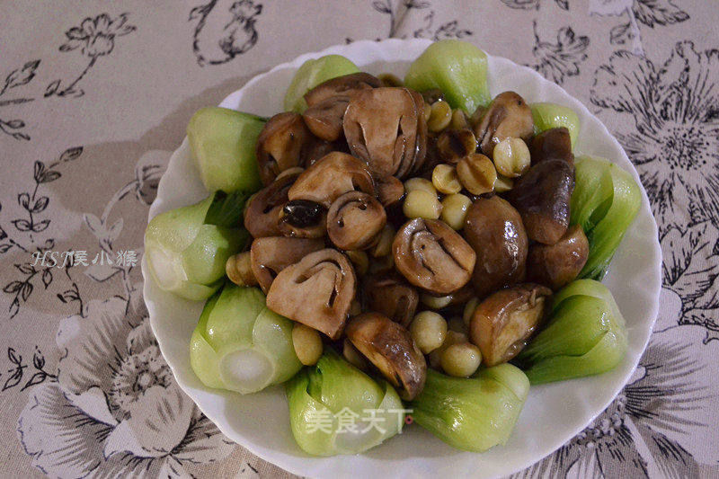 耗油燴鮮蓮草菇的做法