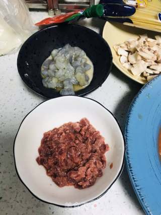 蝦仁牛肉意面的做法步驟：1