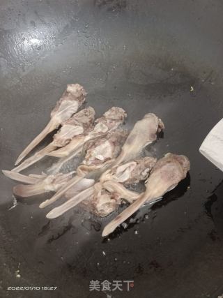 椒鹽鴨下巴的做法步驟：7