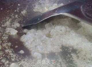 炒糖色怎么炒，炒糖色的方法和技巧的做法步驟：1