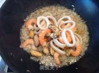 什錦海鮮意面的做法步驟：6