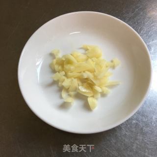 老干媽炒青椒的做法步驟：2