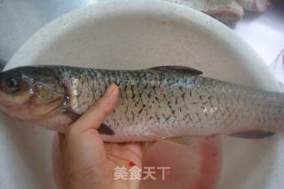 無油烹魚-家庭制【西湖醋魚】（選料、片魚、調味步步詳細）的做法步驟：1