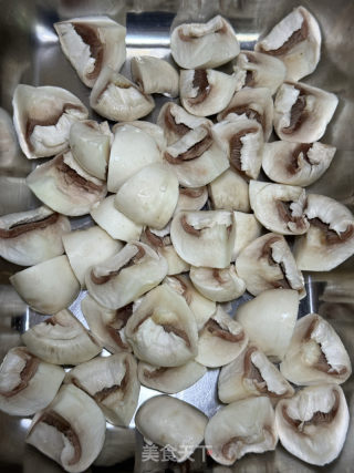 黃油口蘑牛肉粒的做法步驟：5