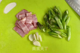 菠蘿蘆筍意面的做法步驟：2