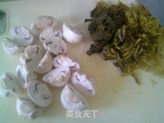 咸菜蘑菇煮圓素雞的做法步驟：2